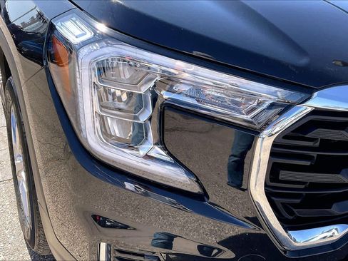 Used 2024 GMC Terrain SLE image 28