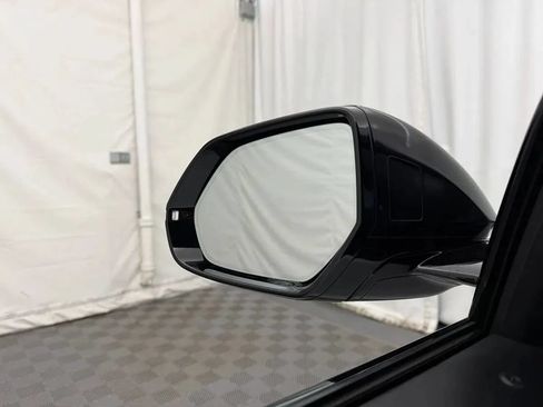 Used 2021 Lamborghini Urus AWD/4WD image 23
