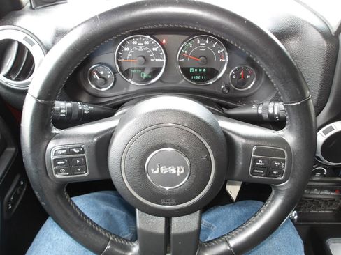 Used 2014 Jeep Wrangler Unlimited Sahara w/ Mopar Chrome Edition Group AWD/4WD image 14