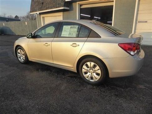 Used 2014 Chevrolet Cruze LS image 8