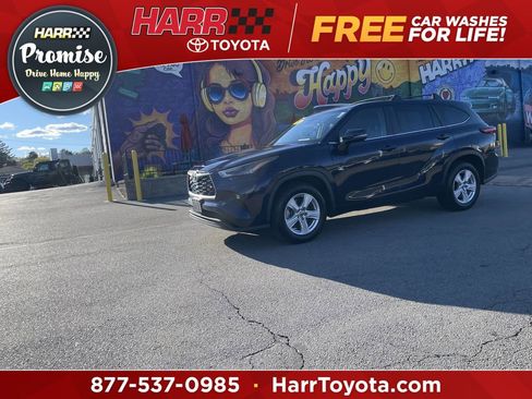 Used 2023 Toyota Highlander LE FWD image 1