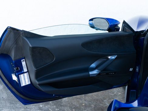 Used 2025 Ferrari SF90 Spider image 25