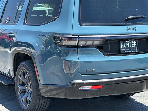 New 2026 Jeep Grand Wagoneer Limited w/ Rear Seat Video Group I AWD/4WD image 5