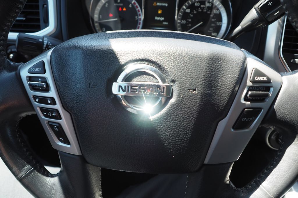 Used 2017 Nissan Titan PRO-4X AWD/4WD image 28