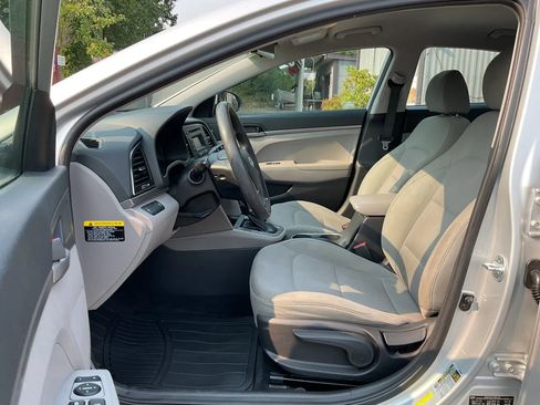 Used 2017 Hyundai Elantra SE FWD image 9