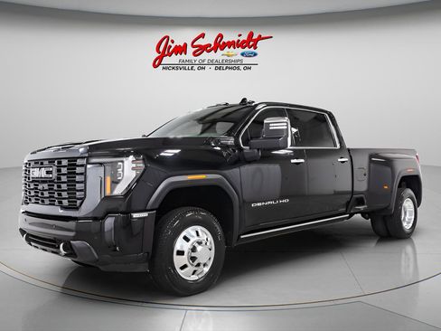 Used 2024 GMC Sierra 3500 Denali Ultimate AWD/4WD image 3