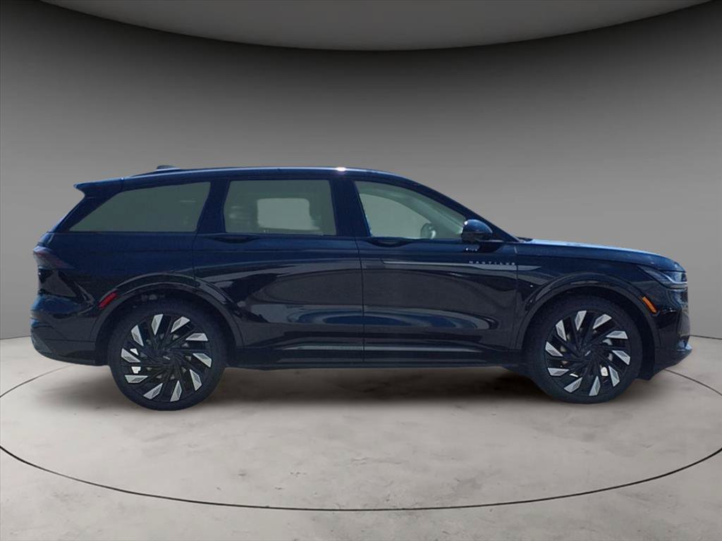 New 2025 Lincoln Nautilus Reserve w/ Jet Appearance Package AWD/4WD image 9