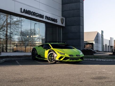 Used 2024 Lamborghini Huracan Sterrato image 2