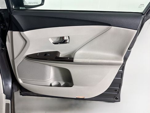 Used 2010 Toyota Venza image 29