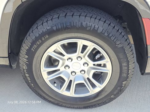 Used 2023 Jeep Wagoneer 2WD image 9