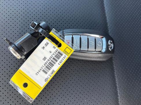 Certified 2025 INFINITI QX50 Sport image 29