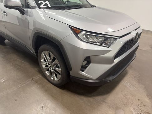 Used 2021 Toyota RAV4 XLE Premium image 37