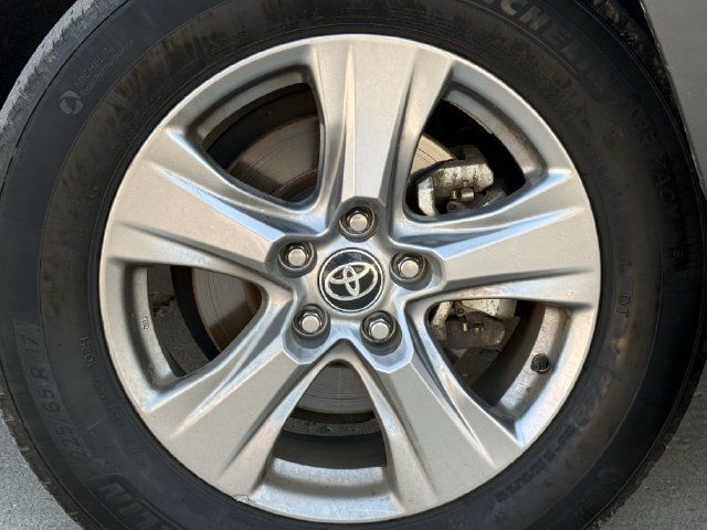 Used 2025 Toyota RAV4 XLE FWD image 10