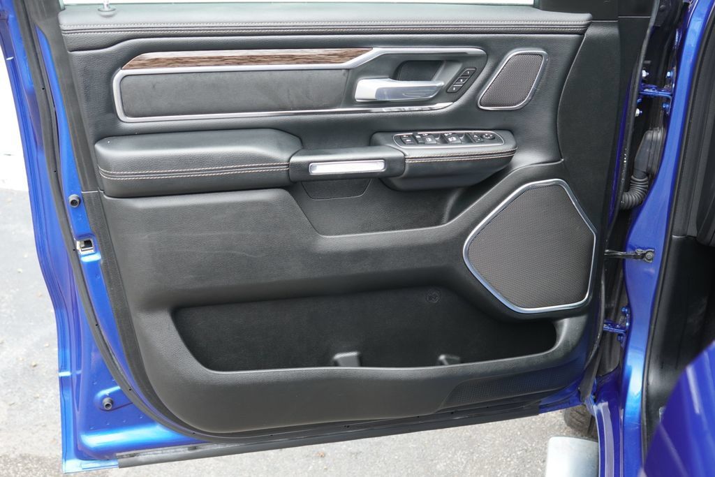 Used 2019 RAM 1500 Laramie AWD/4WD image 12