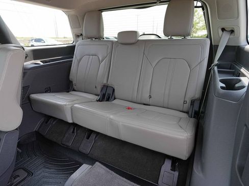 Used 2019 Ford Expedition Limited w/ Equipment Group 302A AWD/4WD image 21
