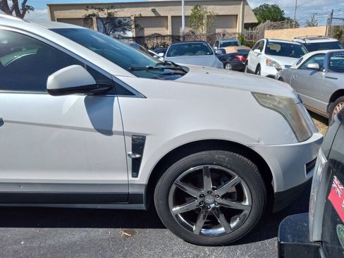 Used 2012 Cadillac SRX Luxury FWD image 4