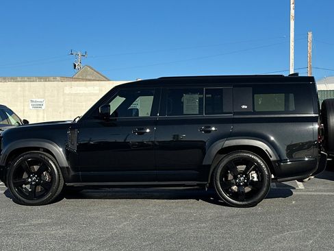 Used 2023 Land Rover Defender 130 X-Dynamic SE image 2