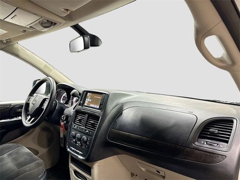 Used 2019 Dodge Grand Caravan SE image 25