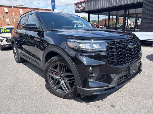 Used 2025 Ford Explorer ST AWD/4WD image 3