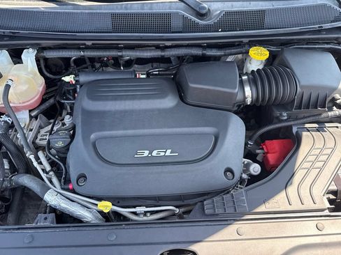 Used 2017 Chrysler Pacifica Touring FWD image 22