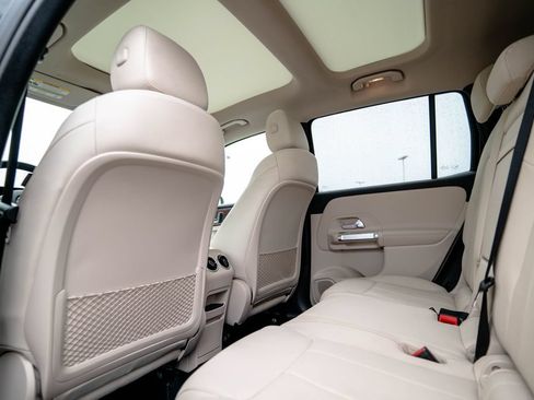 Used 2023 Mercedes-Benz GLB 250 4MATIC image 35