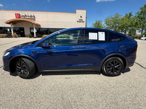 Used 2023 Tesla Model X AWD/4WD image 2