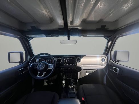 Used 2023 Jeep Gladiator Overland image 20