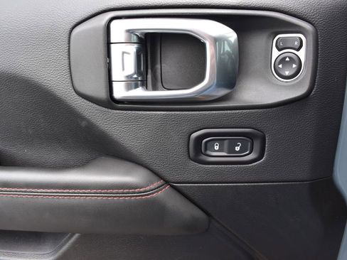 Used 2025 Jeep Wrangler Unlimited Rubicon AWD/4WD image 18