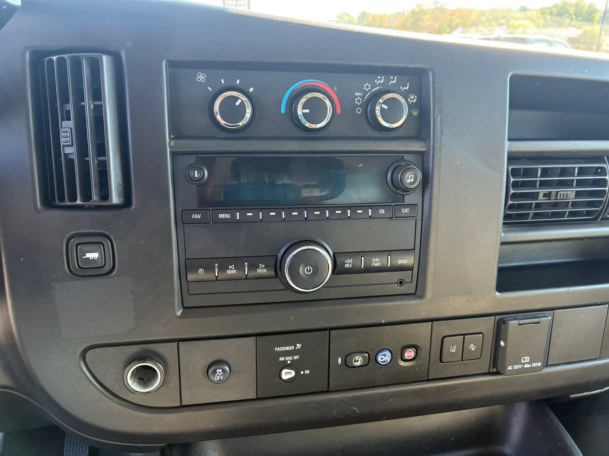 Used 2019 Chevrolet Express 2500 RWD image 17
