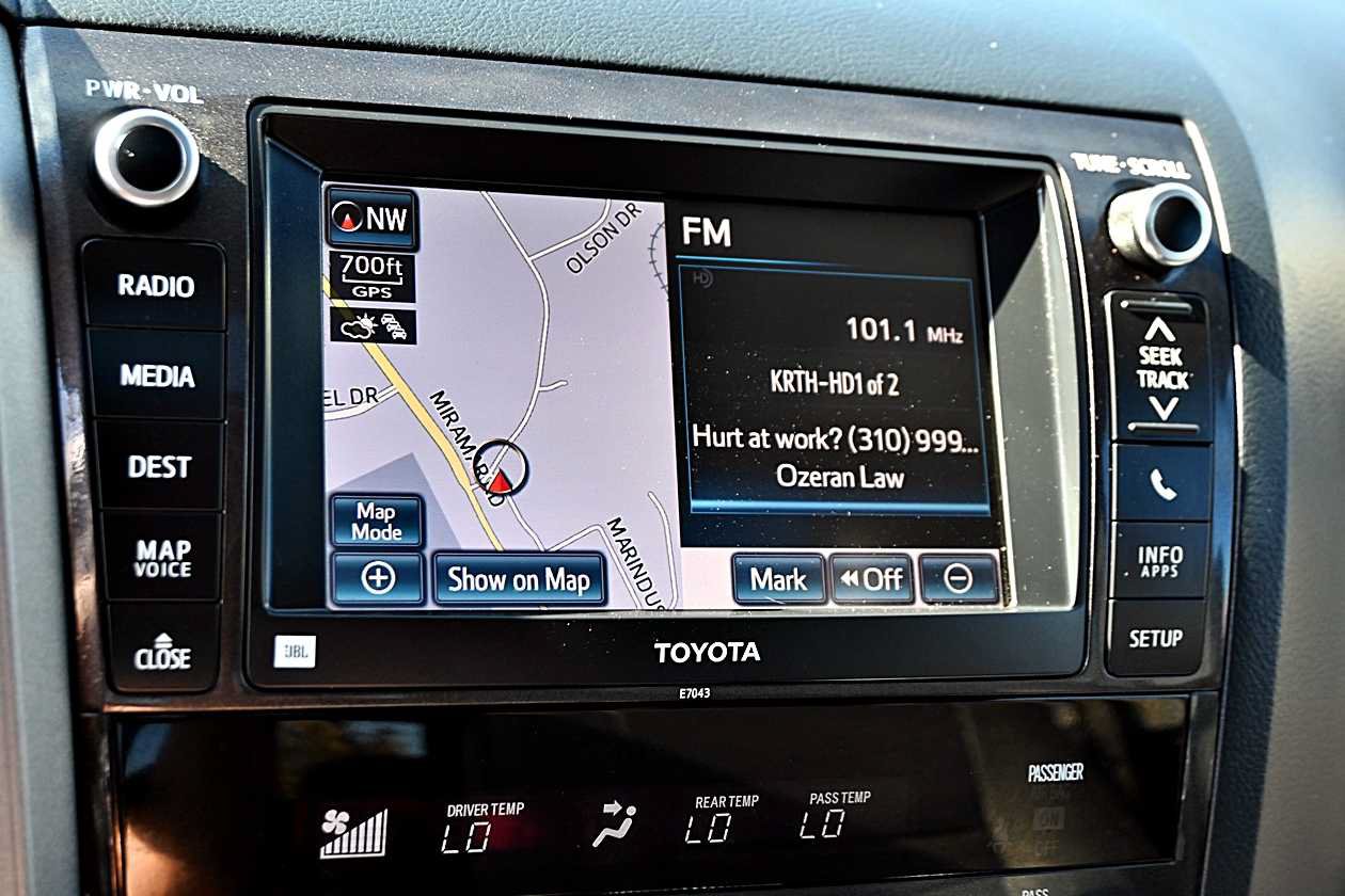 Used 2013 Toyota Sequoia Platinum AWD/4WD image 32