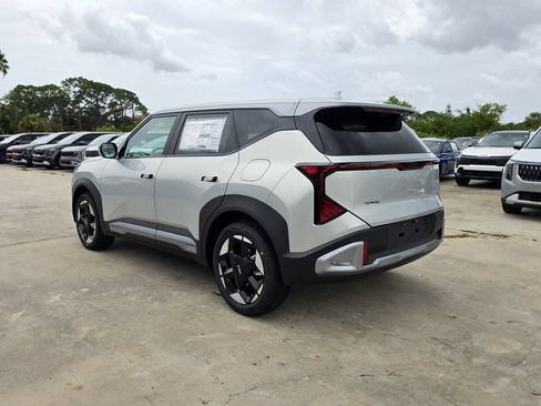 New 2027 Kia Seltos S FWD image 6