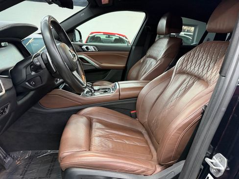 Used 2021 BMW X6 M50i image 19
