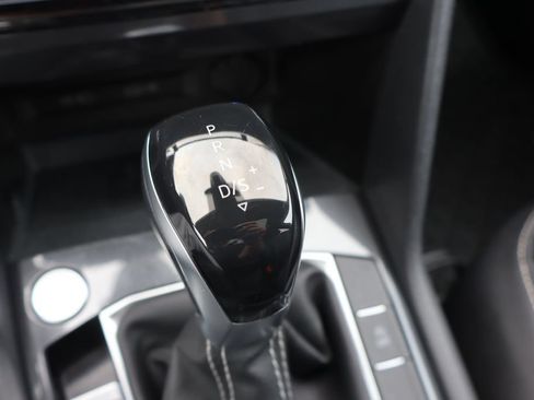 Used 2022 Volkswagen Tiguan SE AWD/4WD image 11
