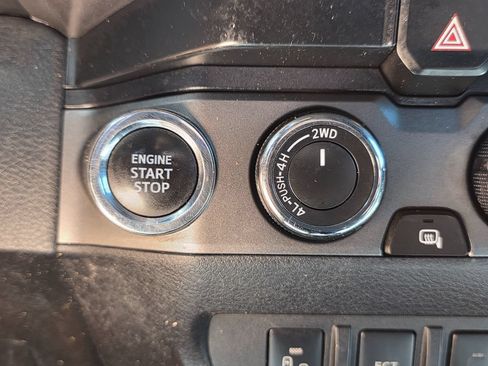 Used 2020 Toyota Tacoma TRD Off-Road w/ Technology Package AWD/4WD image 43