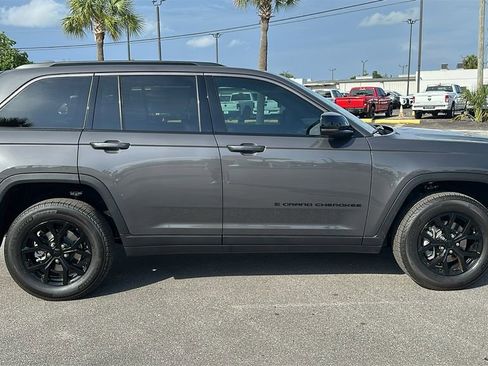 New 2026 Jeep Grand Cherokee Altitude RWD image 7