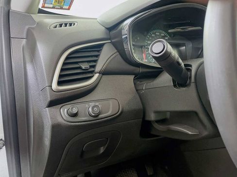 Used 2019 Chevrolet Trax LT w/ LT Convenience Package image 8