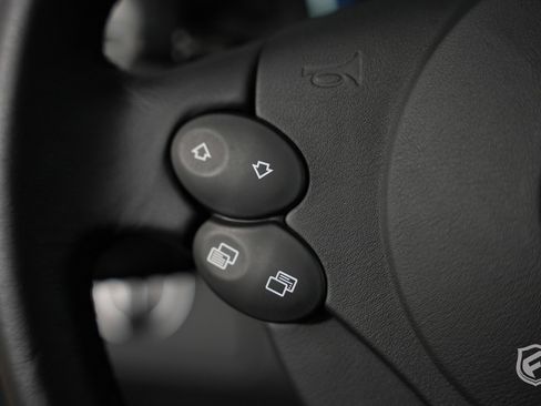 Used 2006 Mercedes-Benz SLR image 34