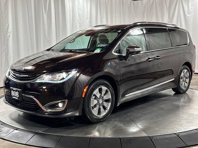 Used 2018 Chrysler Pacifica Limited w/ Advanced Safetytec Group