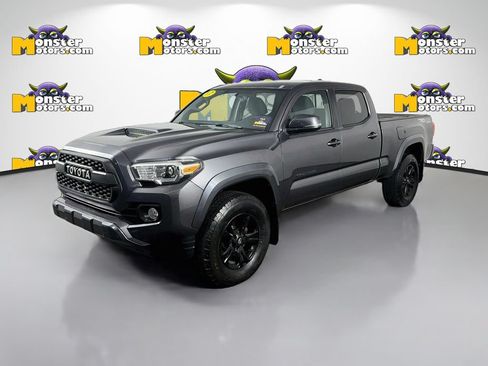 Used 2017 Toyota Tacoma TRD Sport AWD/4WD image 1