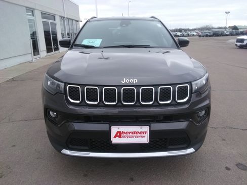 Used 2023 Jeep Compass Limited image 3