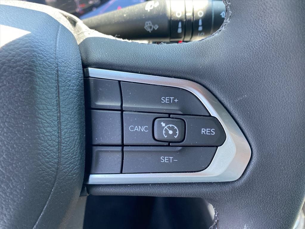 Used 2023 Jeep Compass Latitude AWD/4WD image 17