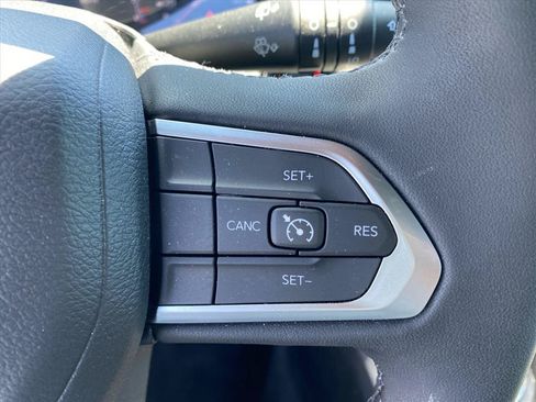 Used 2023 Jeep Compass Latitude AWD/4WD image 17