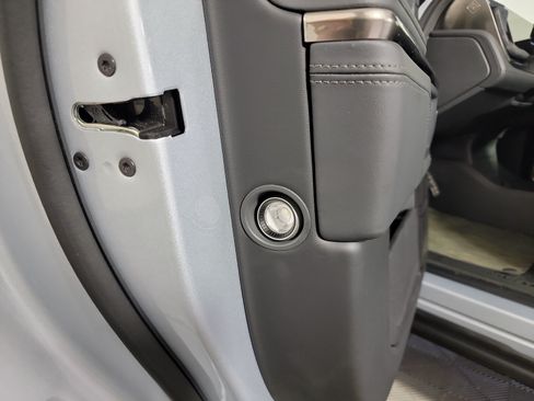 Used 2023 Rivian R1S Adventure AWD/4WD image 32