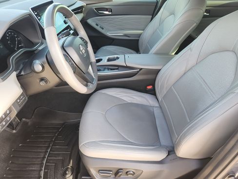 Used 2021 Toyota Avalon Limited image 16