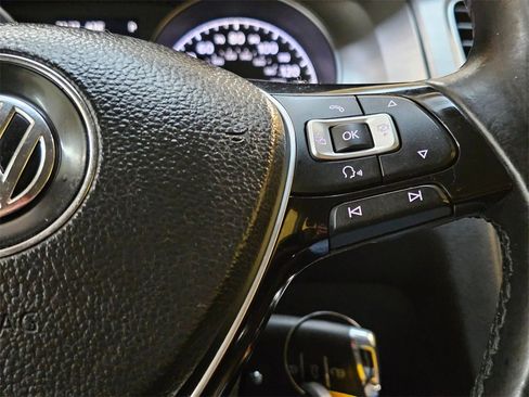 Used 2015 Volkswagen Golf SE image 25