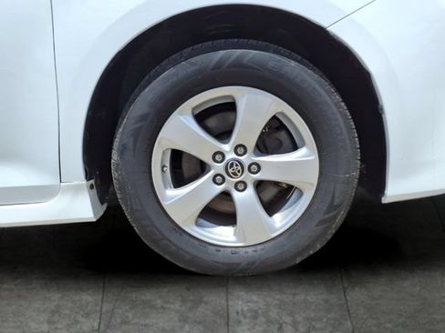 Used 2020 Toyota Sienna L FWD image 9