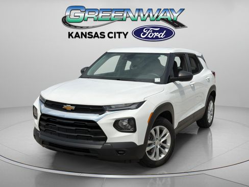 Used 2022 Chevrolet TrailBlazer LS FWD image 4