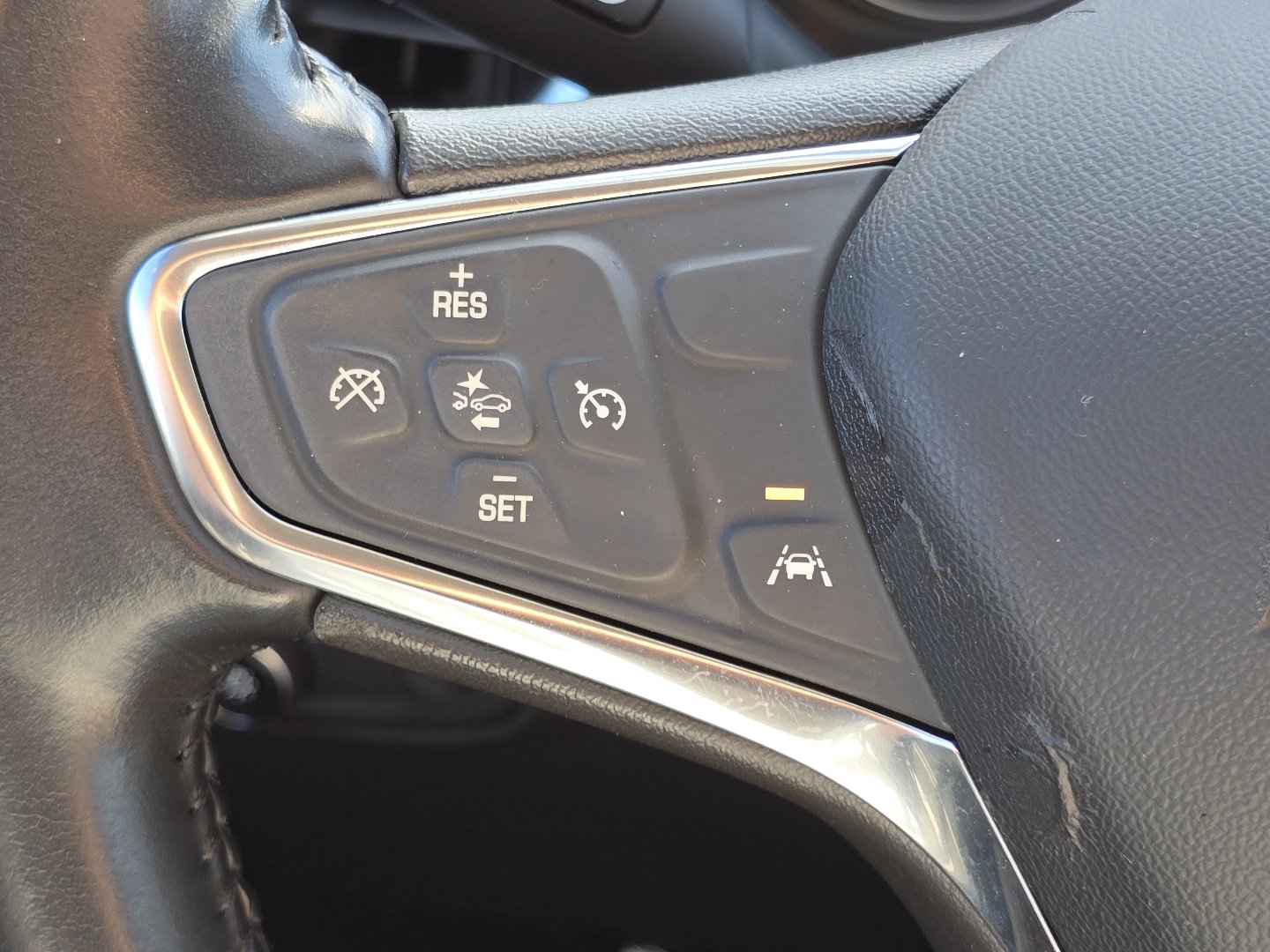Used 2021 Chevrolet Equinox LT FWD image 11