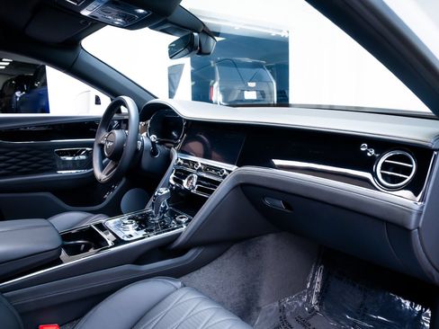 Used 2021 Bentley Flying Spur V8 AWD/4WD image 26