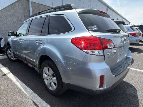Used 2012 Subaru Outback 2.5i Limited AWD/4WD image 3